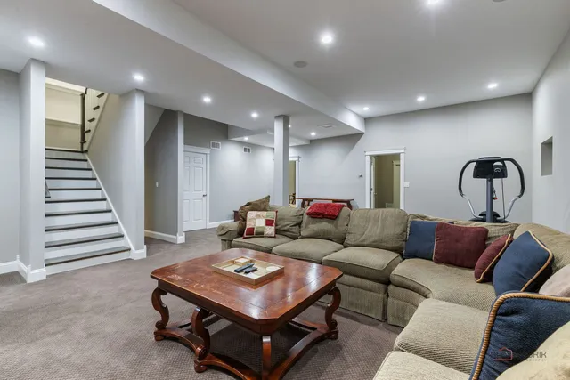 $1,749,000 | 216 East Sheridan Place, Lake Bluff, IL 60044