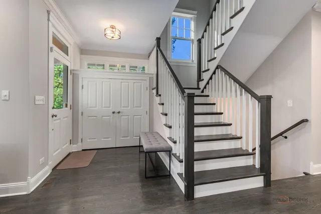 $1,749,000 | 216 East Sheridan Place, Lake Bluff, IL 60044