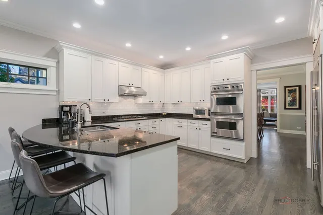 $1,749,000 | 216 East Sheridan Place, Lake Bluff, IL 60044