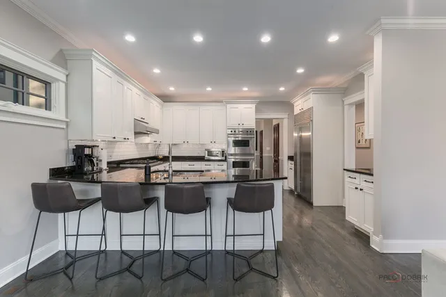 $1,749,000 | 216 East Sheridan Place, Lake Bluff, IL 60044