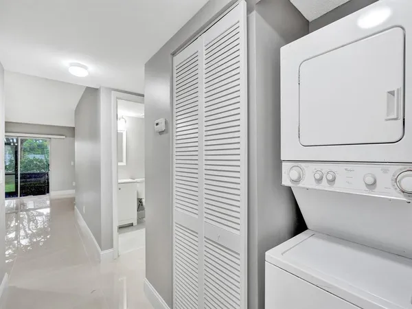 $2,300 | 821 Northwest 103rd Avenue, Unit 104, Pembroke Pines, FL 33026
