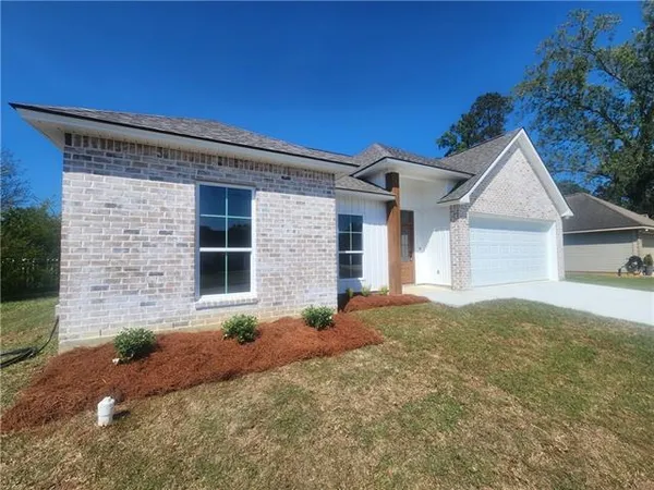 $296,100 | 29801 Atlanta Drive, Albany, LA 70711