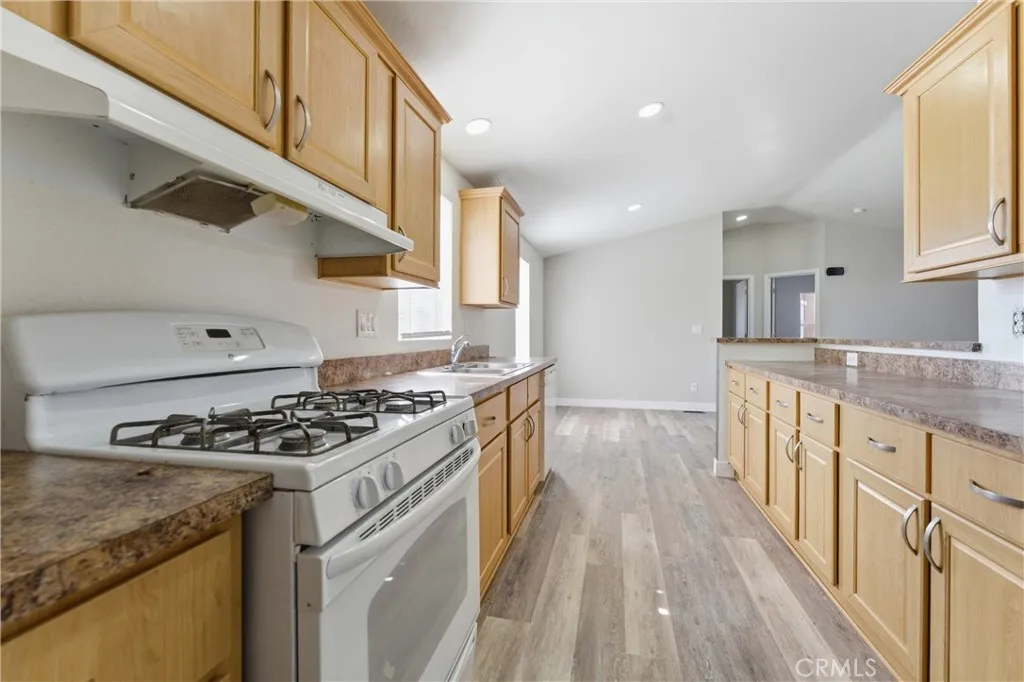 20843 Waalew Road, Unit C125 Apple Valley, CA 92307 - Photo 8 of 38