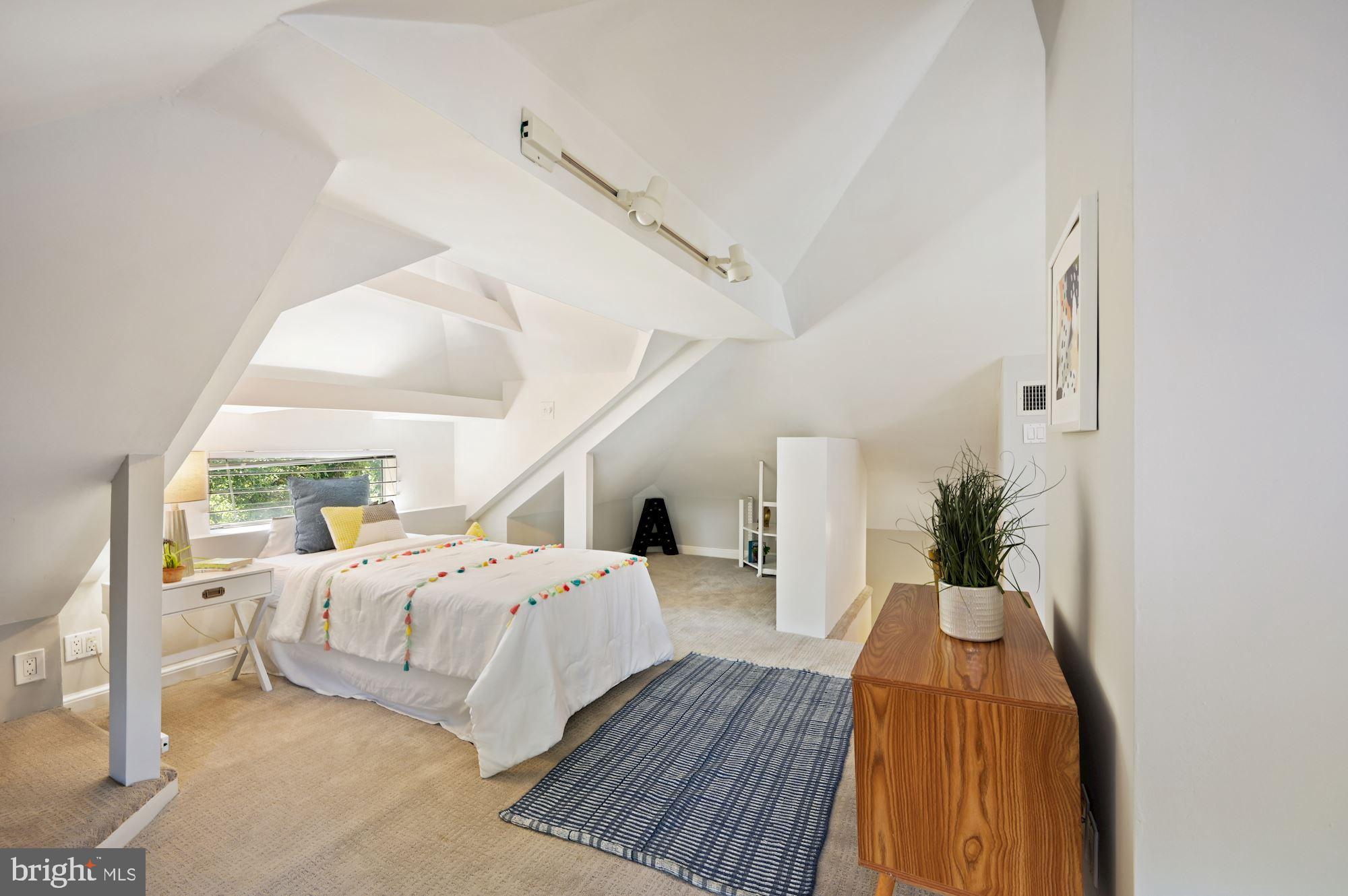 4889 MacArthur Boulevard Northwest Washington, DC 20007 - Photo 24 of 38