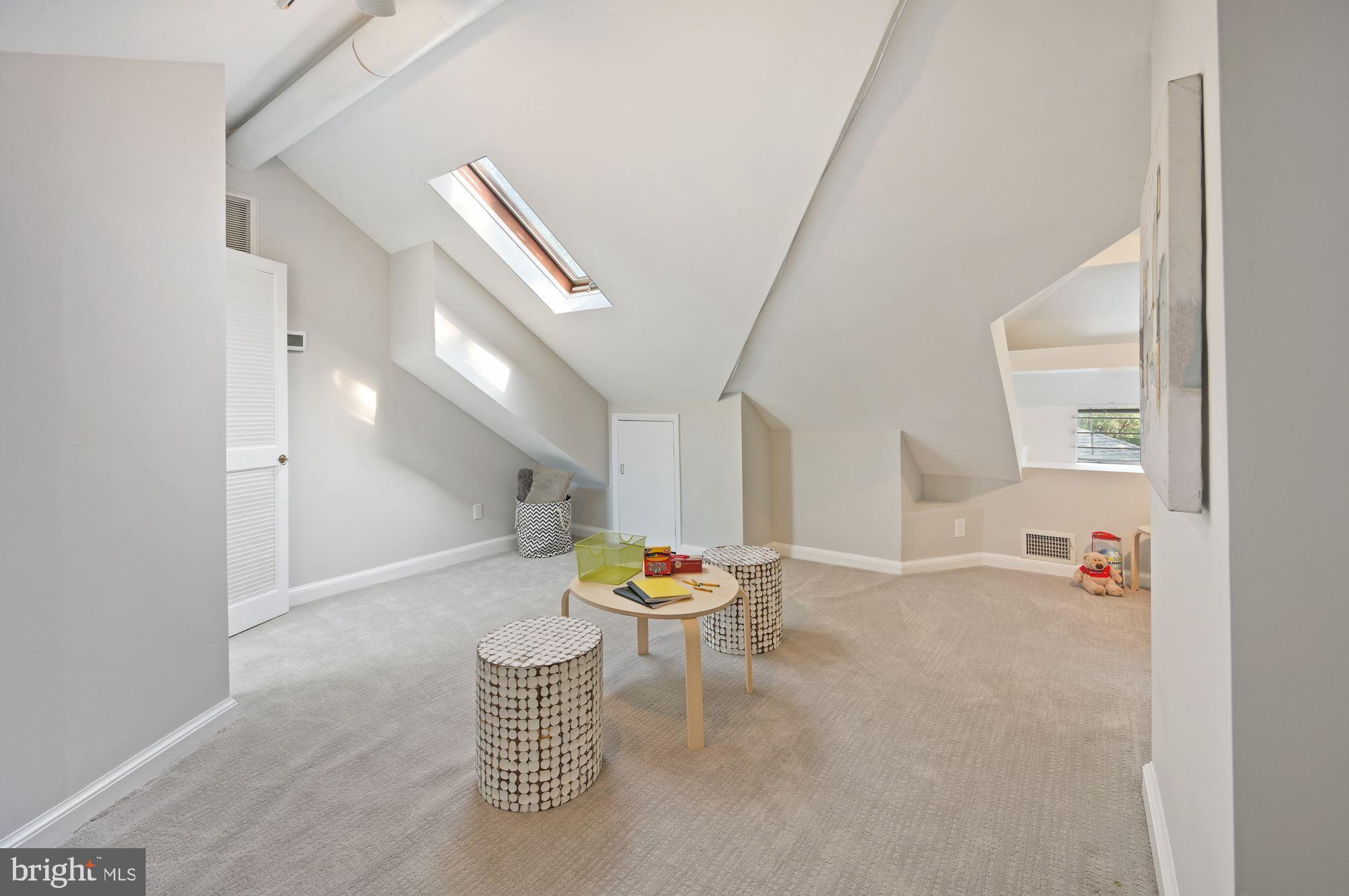 4889 MacArthur Boulevard Northwest Washington, DC 20007 - Photo 25 of 38