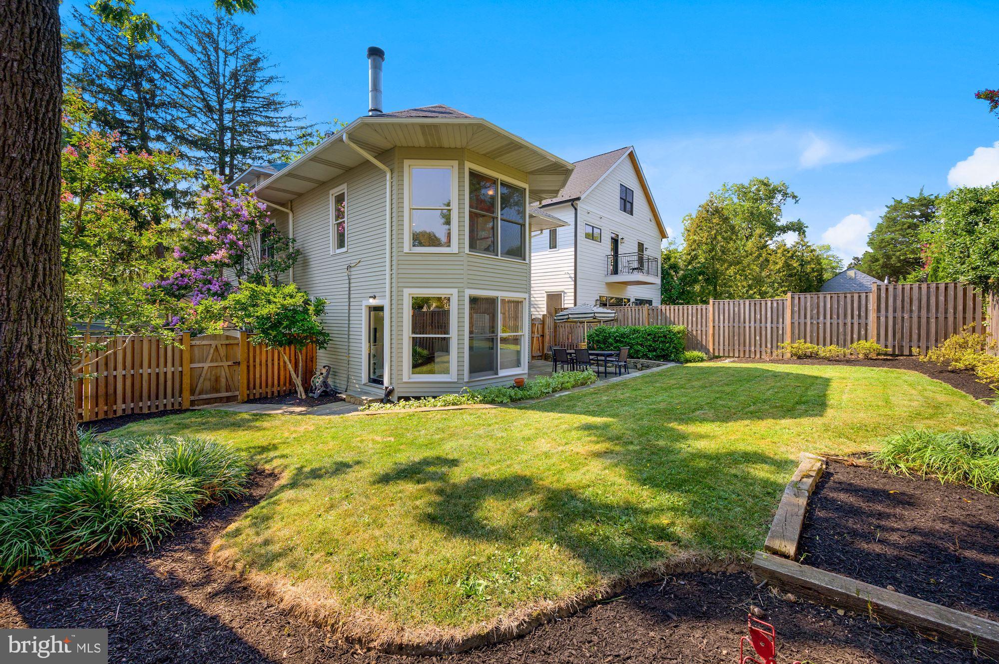 4889 MacArthur Boulevard Northwest Washington, DC 20007 - Photo 27 of 38