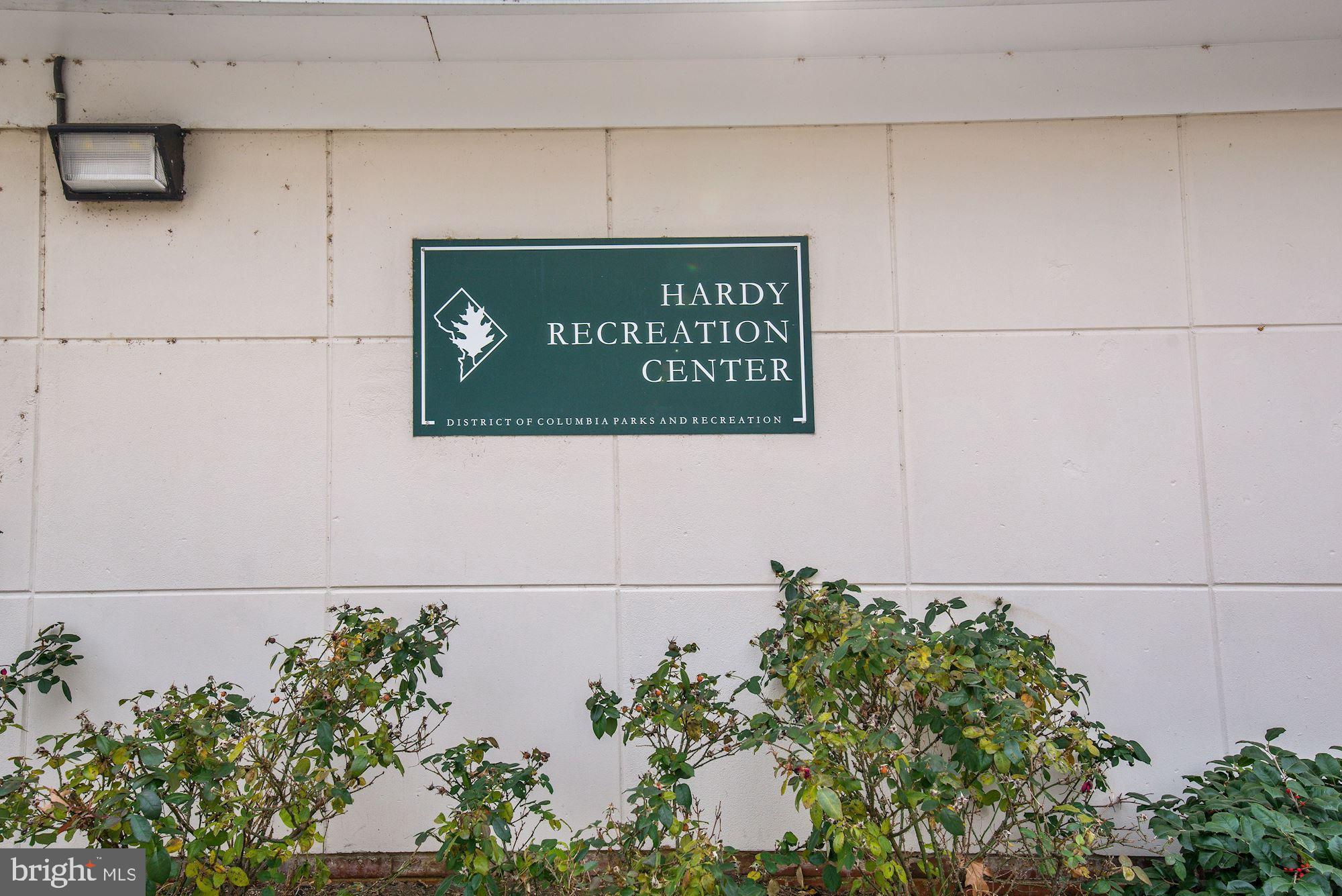 4889 MacArthur Boulevard Northwest Washington, DC 20007 - Photo 30 of 38