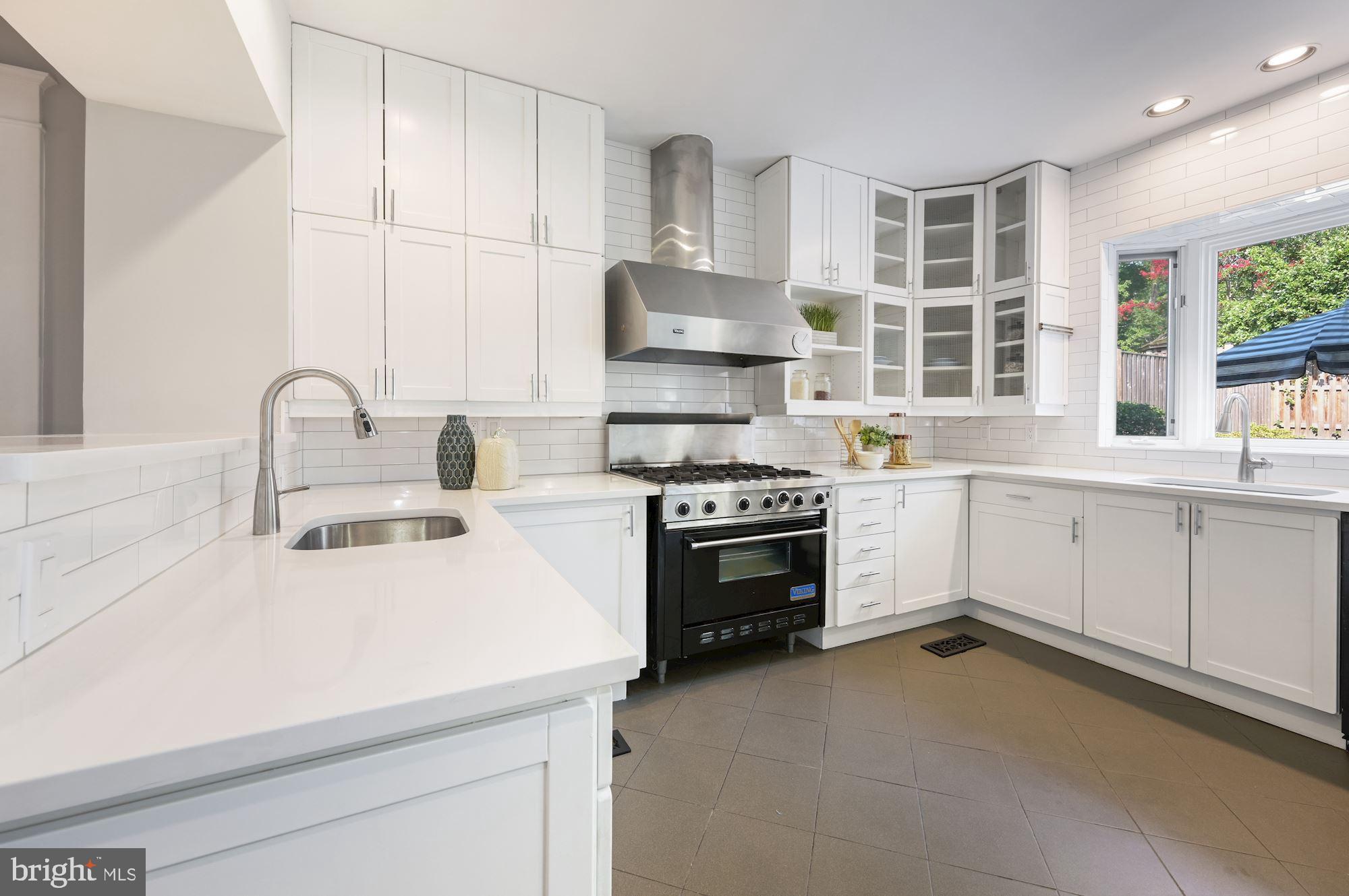 4889 MacArthur Boulevard Northwest Washington, DC 20007 - Photo 9 of 38