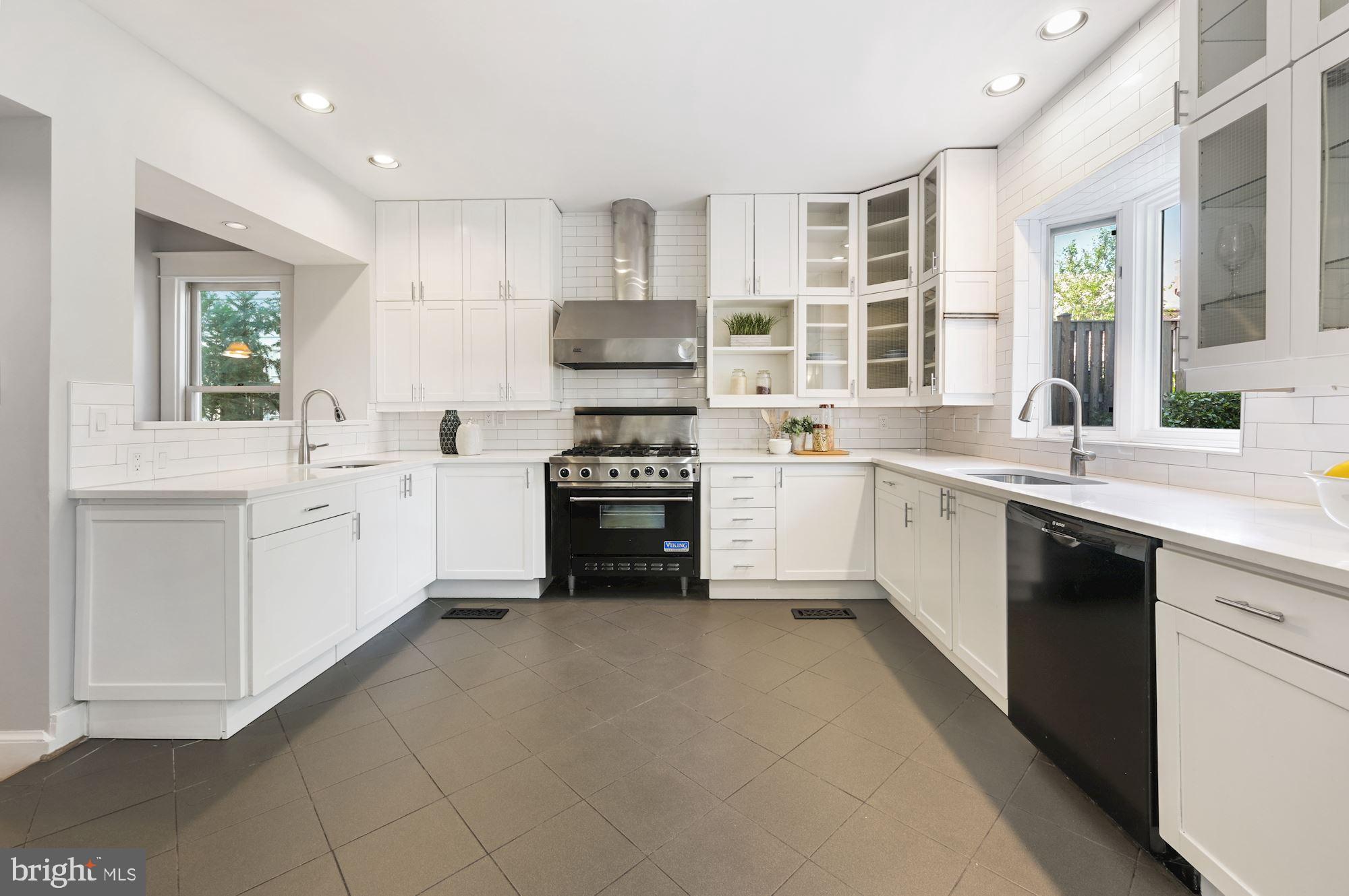 4889 MacArthur Boulevard Northwest Washington, DC 20007 - Photo 10 of 38