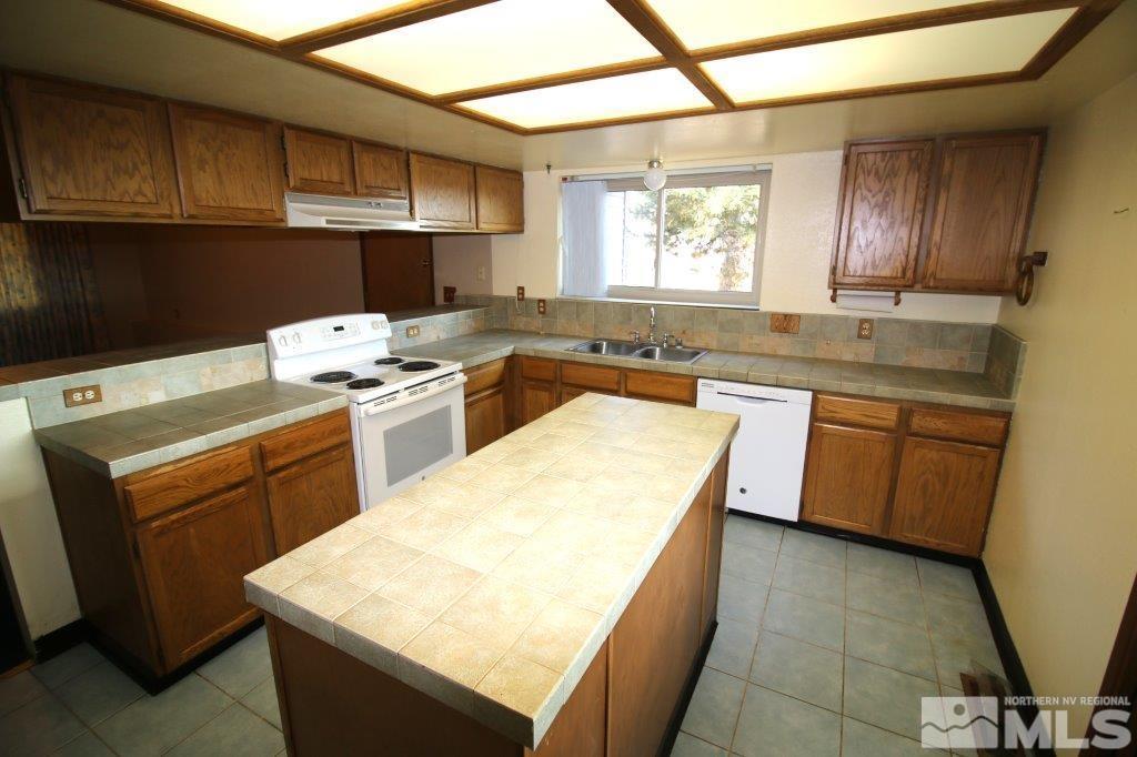 7800 Tamra Drive Reno, NV 89506 - Photo 5 of 32 Photo 5