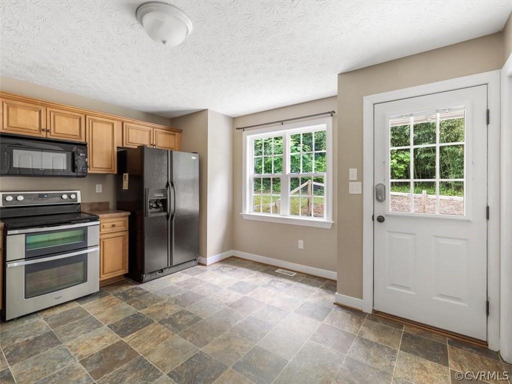 2451 Old Hanover Road Sandston, VA 23150 - Photo 6 of 21 Gallery Image 6