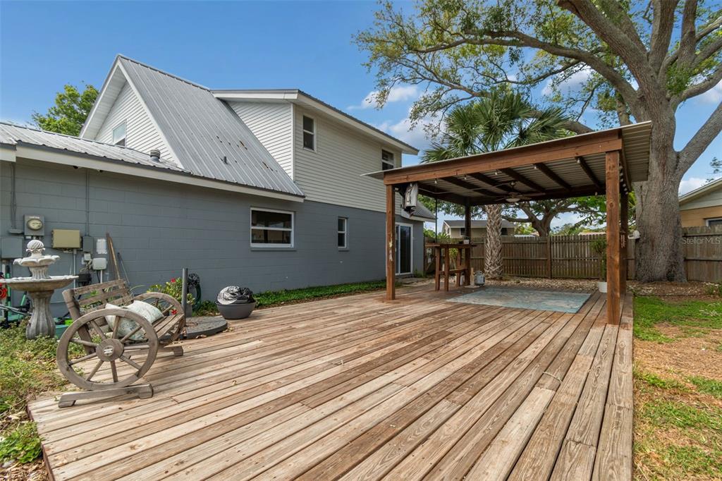 8043 124th Street North Seminole, FL 33772 - Photo 61 of 68 a house view with a seating space