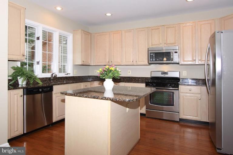 1202 Night Star Court Reston, VA 20194 - Photo 12 of 30 Kitchen
