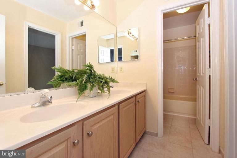 1202 Night Star Court Reston, VA 20194 - Photo 22 of 30 Bath #2