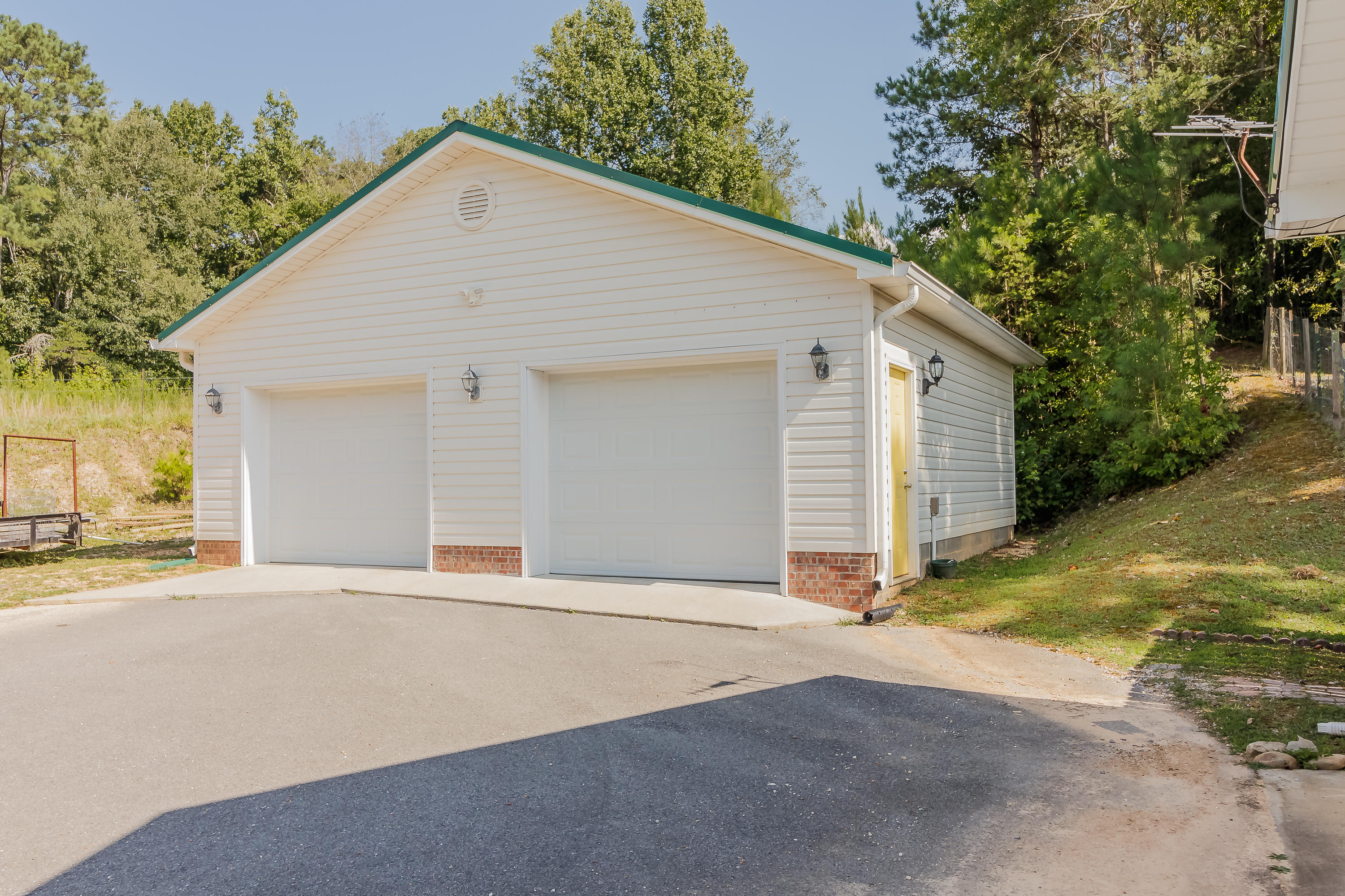 239 West Rogers Road LaFayette, GA 30728 - Photo 6 of 50 Garage
