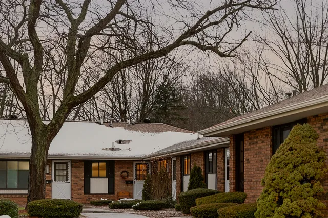 $219,900 | 19 Old Mill Drive, Unit 19, Holland, MI 49423