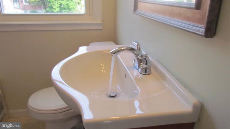 5925 Yorkwood Road Baltimore, MD 21239 - Photo 7 of 18 Bath