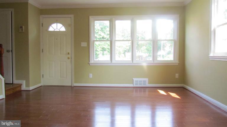 5925 Yorkwood Road Baltimore, MD 21239 - Photo 8 of 18 Living Room