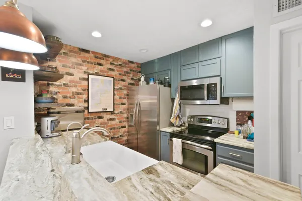 $129,900 | 3224 Timmons Lane, Unit 127, Houston, TX 77027