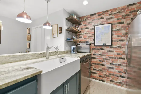 $129,900 | 3224 Timmons Lane, Unit 127, Houston, TX 77027