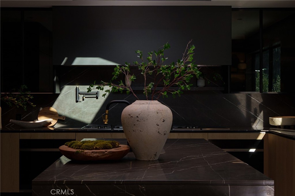3187 Oakdell Road Studio City, CA 91604 - Photo 30 of 63 a vase of flowers sitting on a table