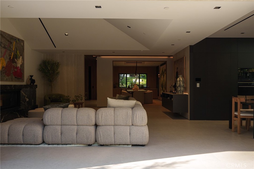 3187 Oakdell Road Studio City, CA 91604 - Photo 39 of 63 a bedroom with a bed lamp closet and large window