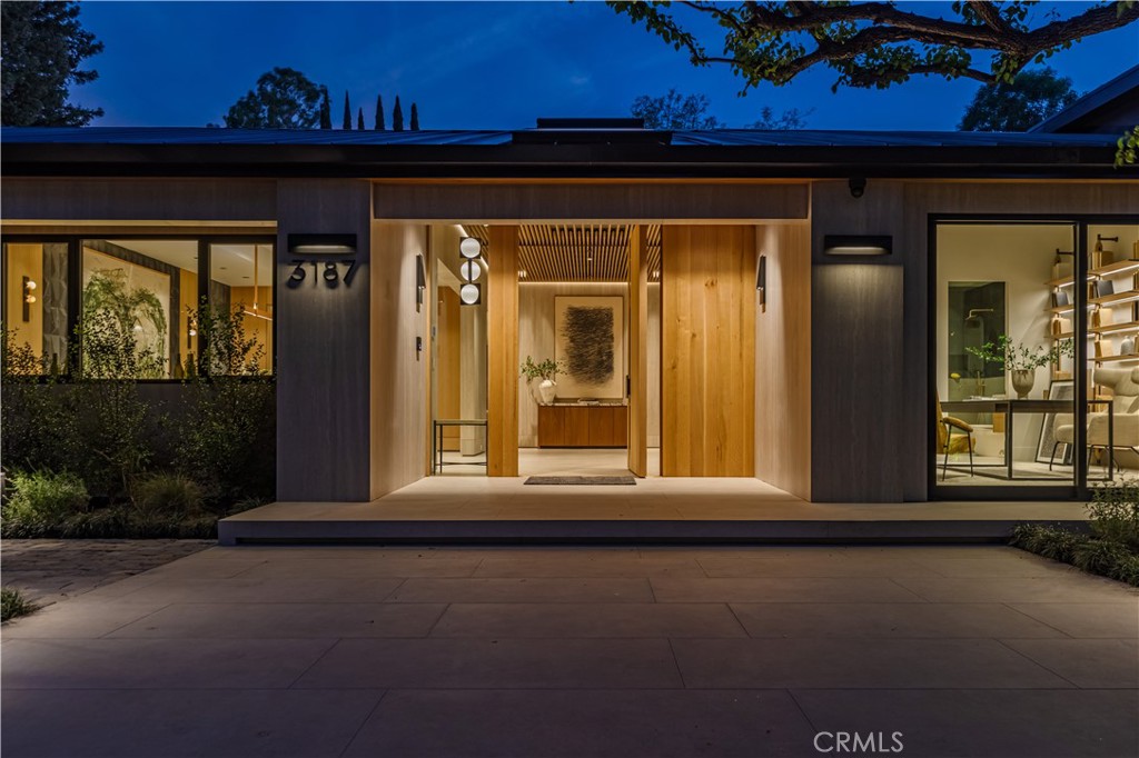 3187 Oakdell Road Studio City, CA 91604 - Photo 6 of 63 a view of a window of the house