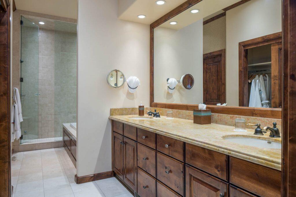 680 Sun Valley Road, Unit 11E Ketchum, ID 83340 - Photo 7 of 12 Bathroom