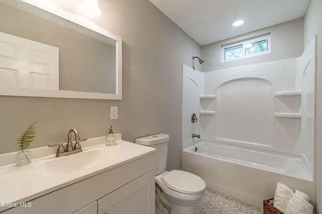 $284,999 | 451 Summer Street, Rotterdam, NY 12306