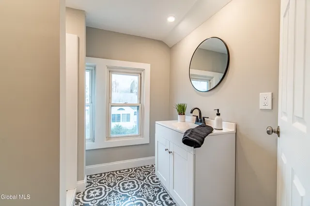 $284,999 | 451 Summer Street, Rotterdam, NY 12306