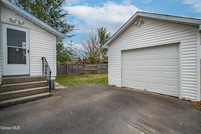 $284,999 | 451 Summer Street, Rotterdam, NY 12306