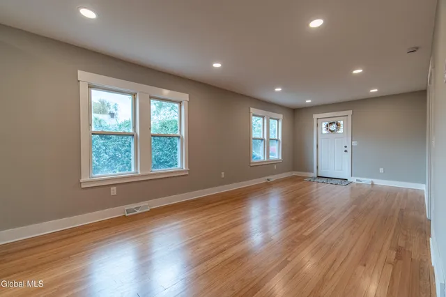 $284,999 | 451 Summer Street, Rotterdam, NY 12306