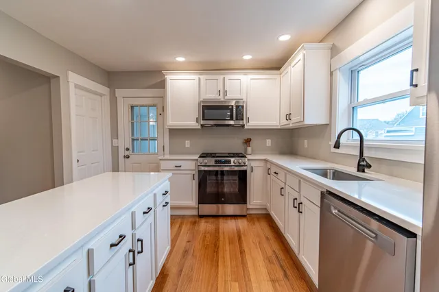 $284,999 | 451 Summer Street, Rotterdam, NY 12306