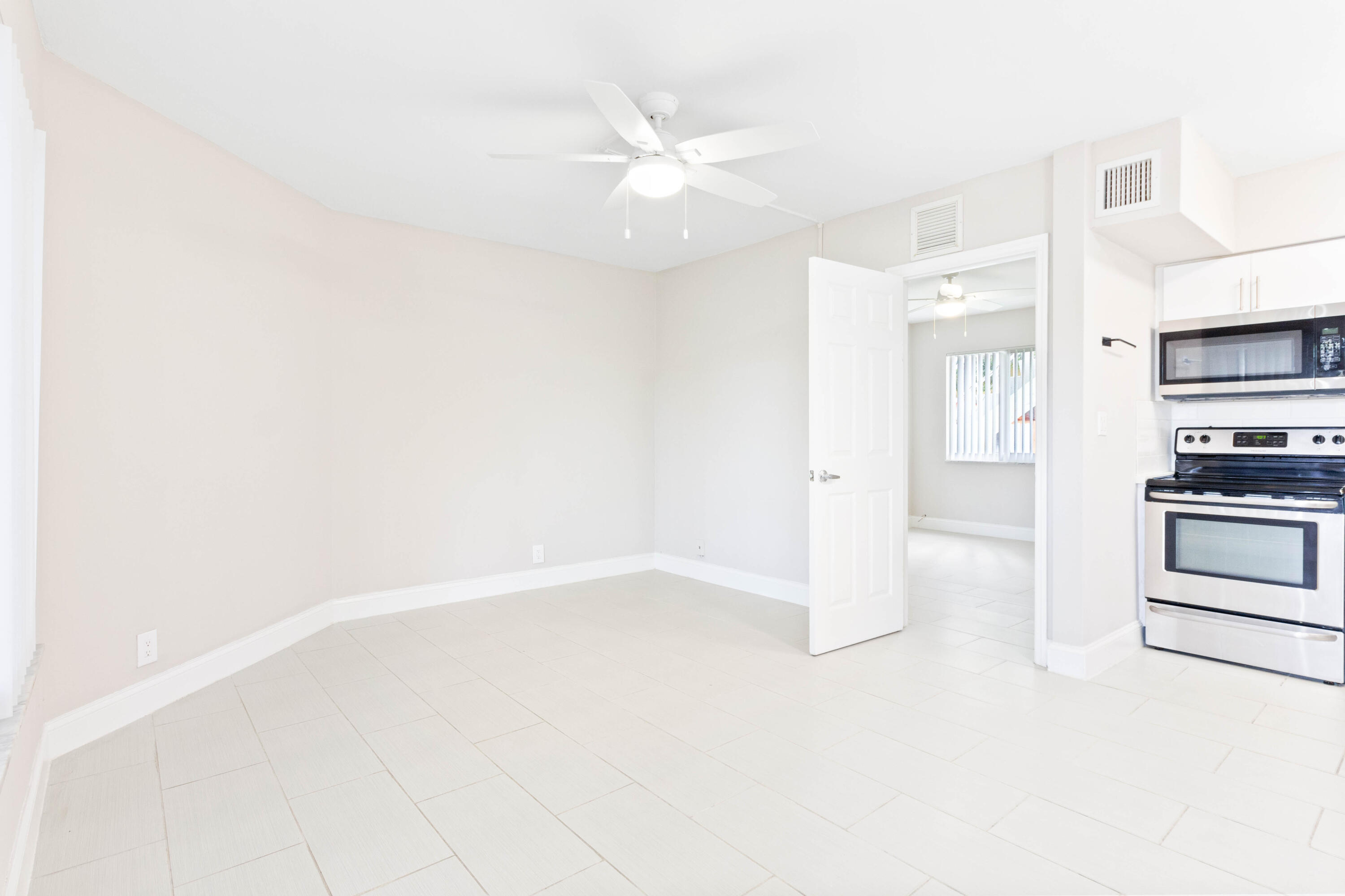 330 West Camino Real, Unit 4 Boca Raton, FL 33432 - Photo 4 of 19 330WCAMINOREALUNIT4-6