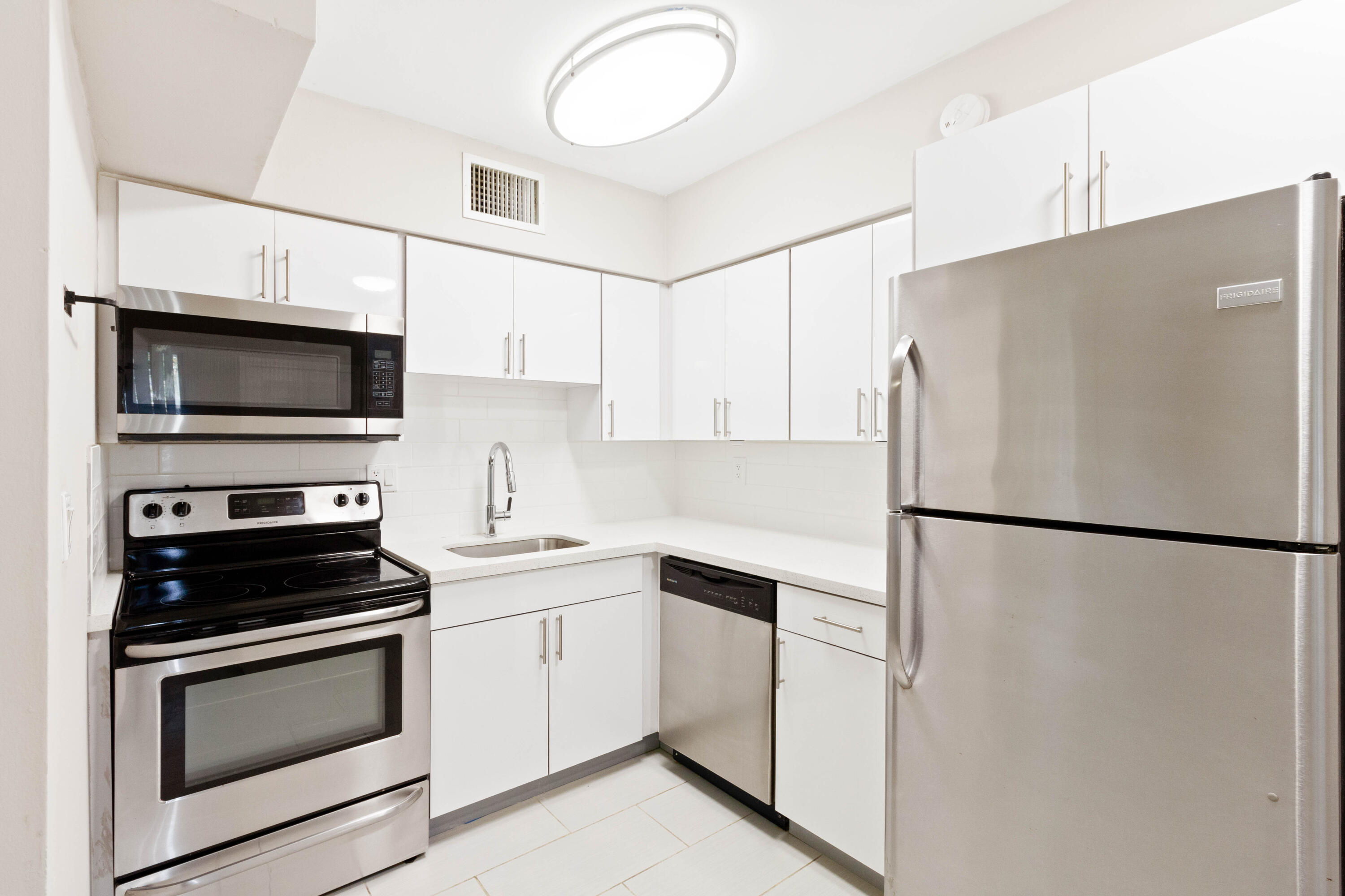 330 West Camino Real, Unit 4 Boca Raton, FL 33432 - Photo 7 of 19 330WCAMINOREALUNIT4-8