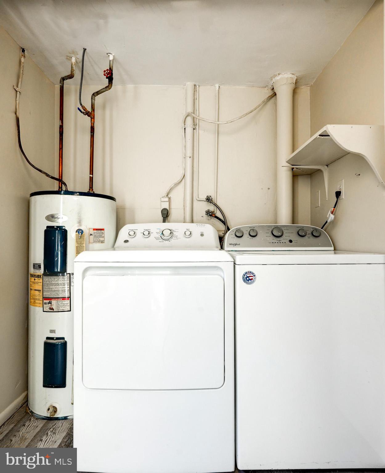 415 Christopher Avenue, Unit 11 Gaithersburg, MD 20879 - Photo 20 of 36 a utility room with dryer and washer