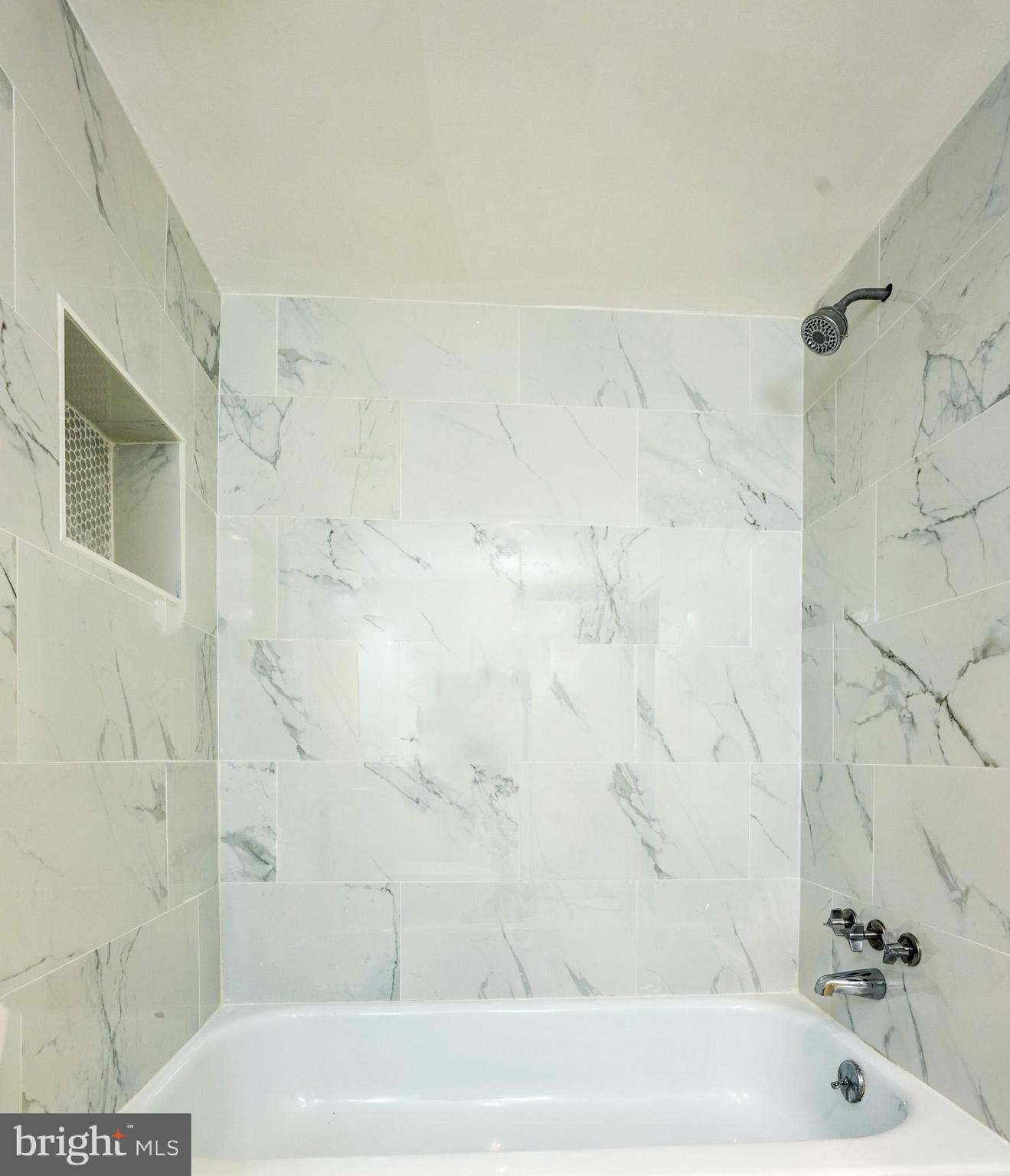 415 Christopher Avenue, Unit 11 Gaithersburg, MD 20879 - Photo 31 of 36 a bathroom with a bathtub