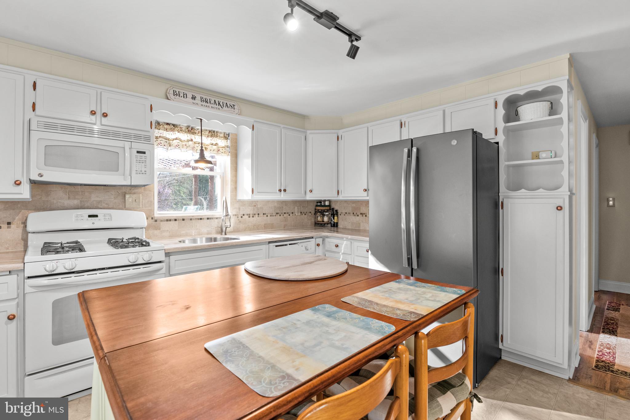 513 Parkside Avenue Reading, PA 19607 - Photo 8 of 27