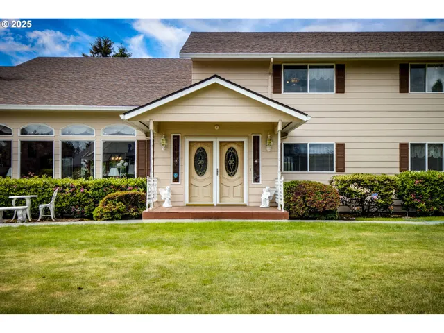 a view of a house with garden and yard