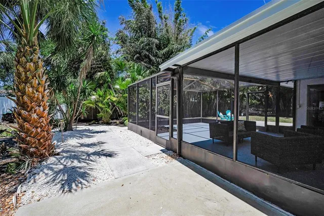 $629,900 | 112 Peterson Lane, Palm Harbor, FL 34683