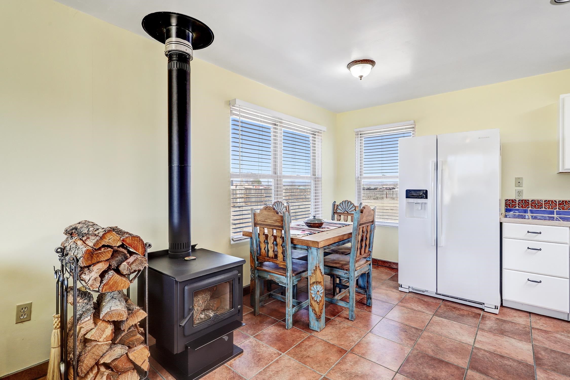 99 West Romero Road Ranchos de Taos, NM 87557 - Photo 5 of 36 Gallery Image 5