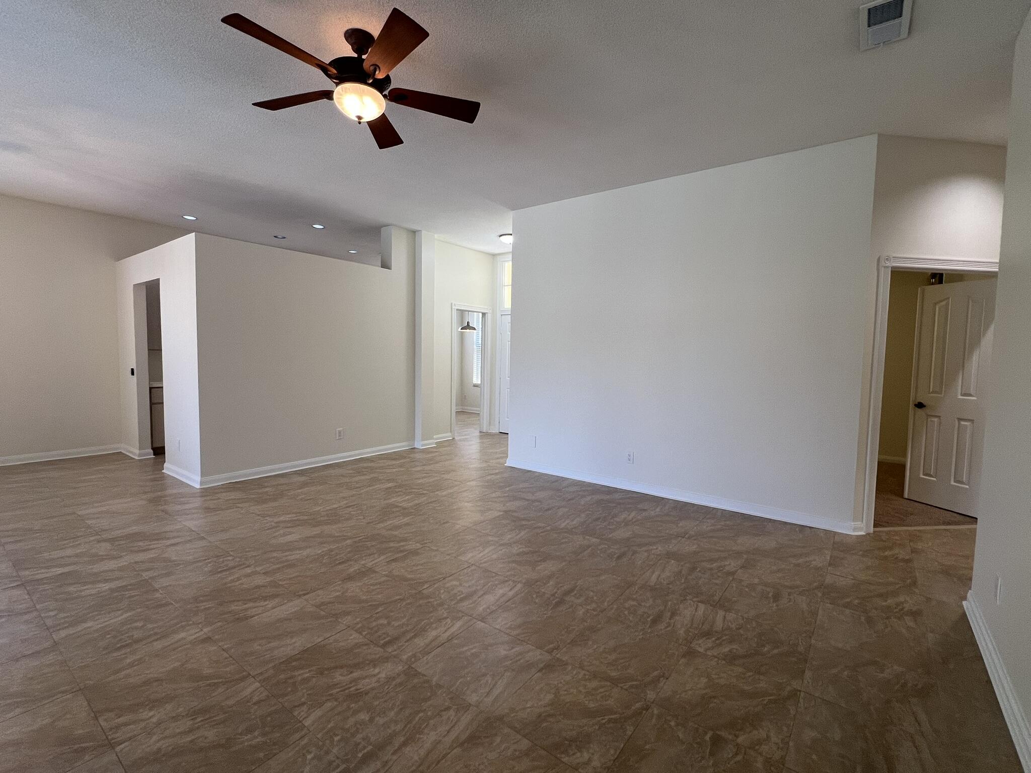 244 Hampton Place Jupiter, FL 33458 - Photo 5 of 31 Living Space
