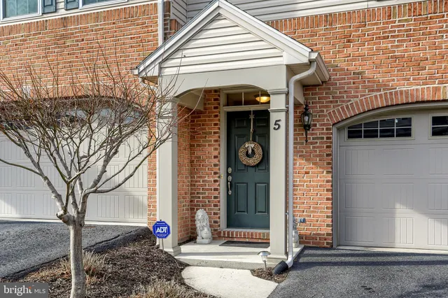 a view of entrance gate of house