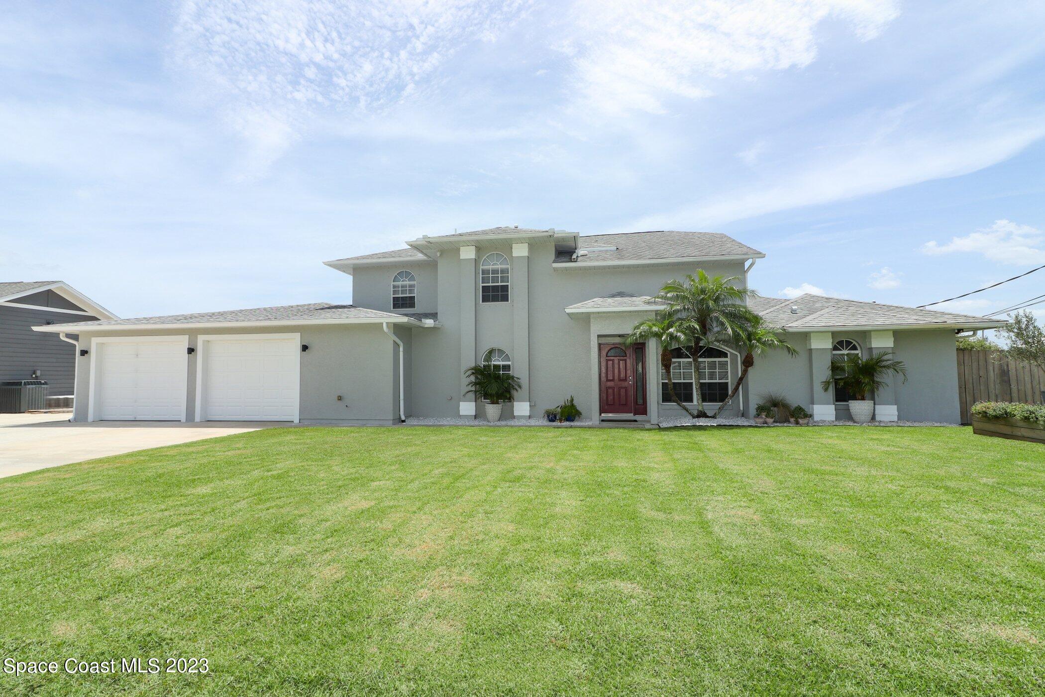 a view of a house with a yard and garage