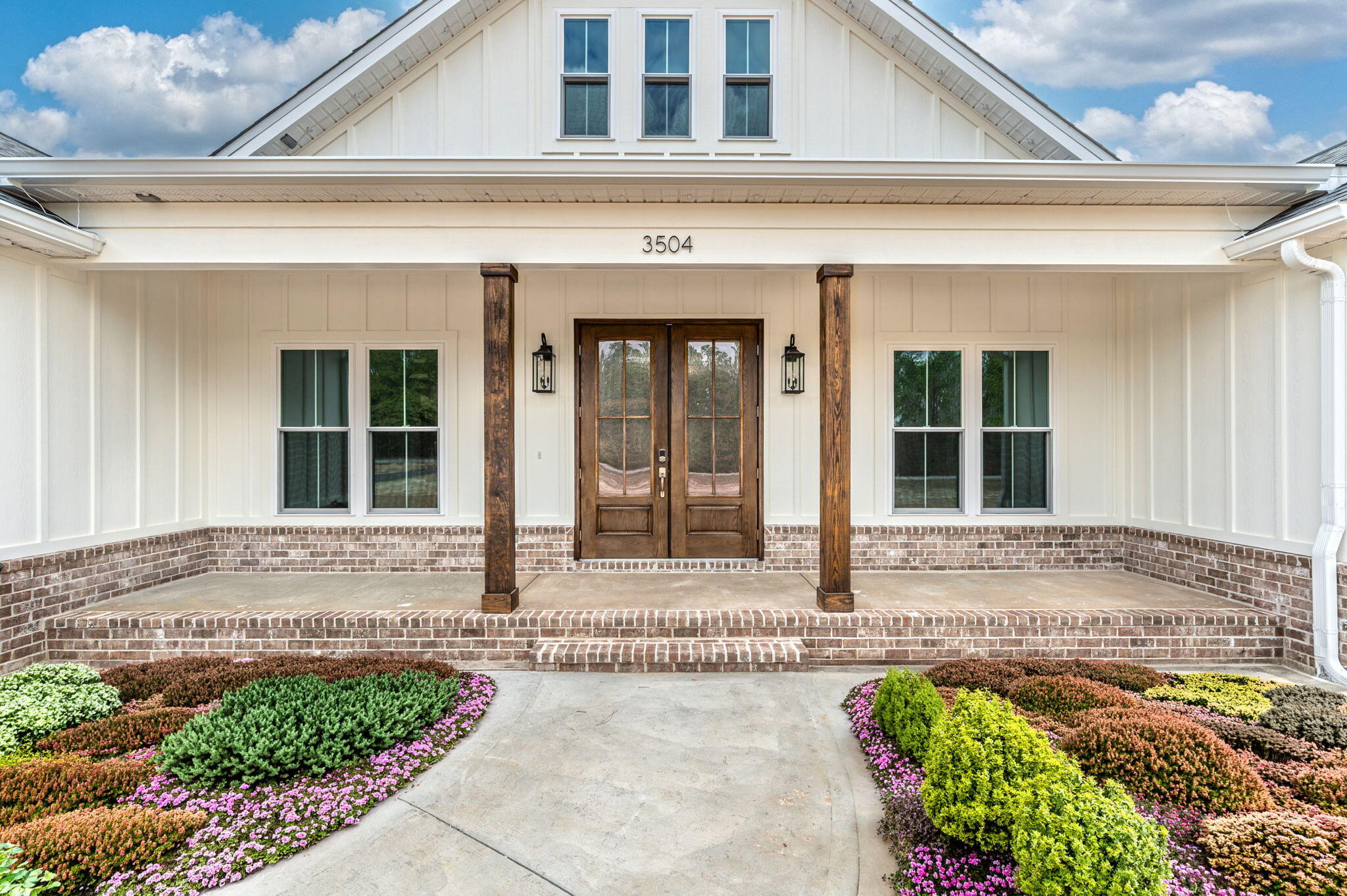 3504 Plympton Road Laurel Hill, FL 32567 - Photo 5 of 62 front view of a house