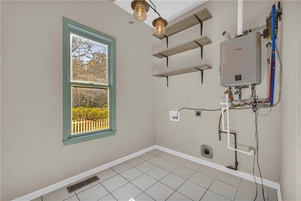 5921 Bostwick Road Bishop, GA 30621 - Photo 29 of 65 a bathroom with a shower