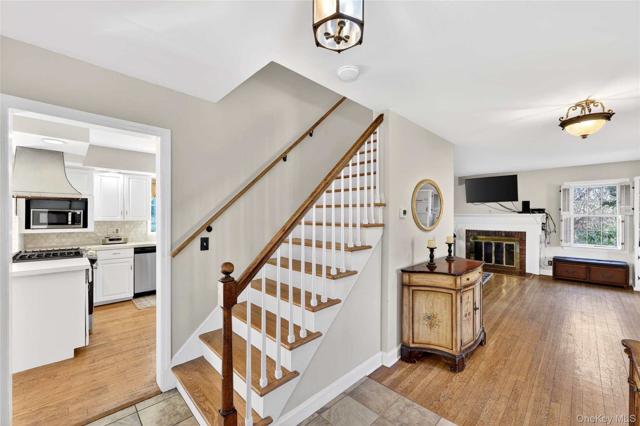 18 Taylor Road Elmsford, NY 10523 - Photo 4 of 29