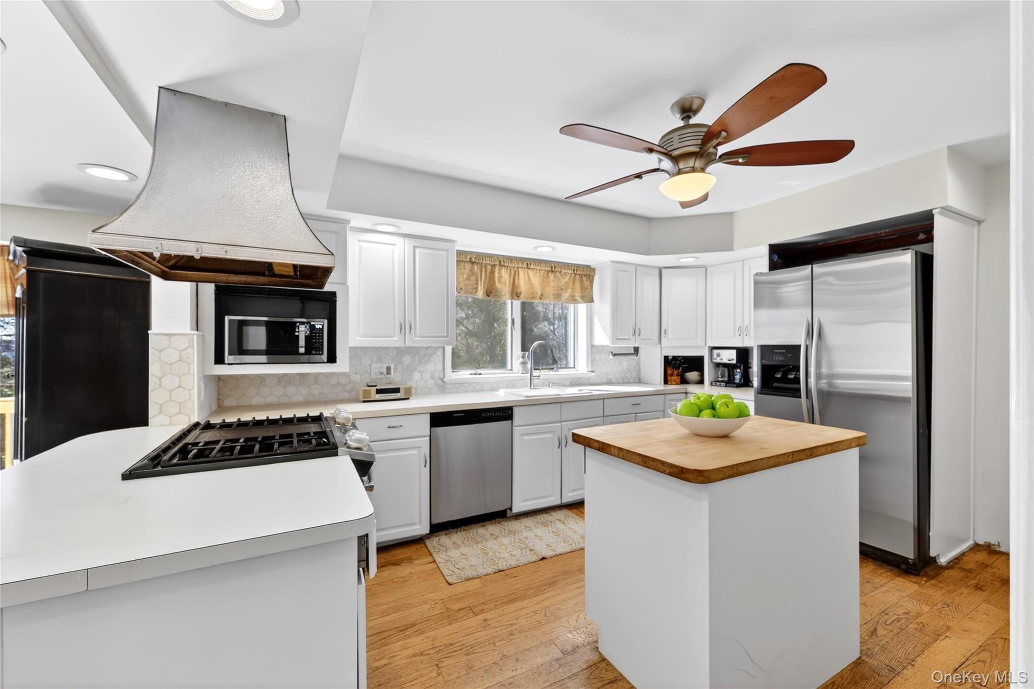 18 Taylor Road Elmsford, NY 10523 - Photo 10 of 29 Newly Painted Cabinets & New backsplash