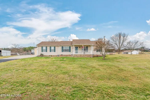 $450,000 | 5926 Old Niles Ferry Pike, Greenback, TN 37742