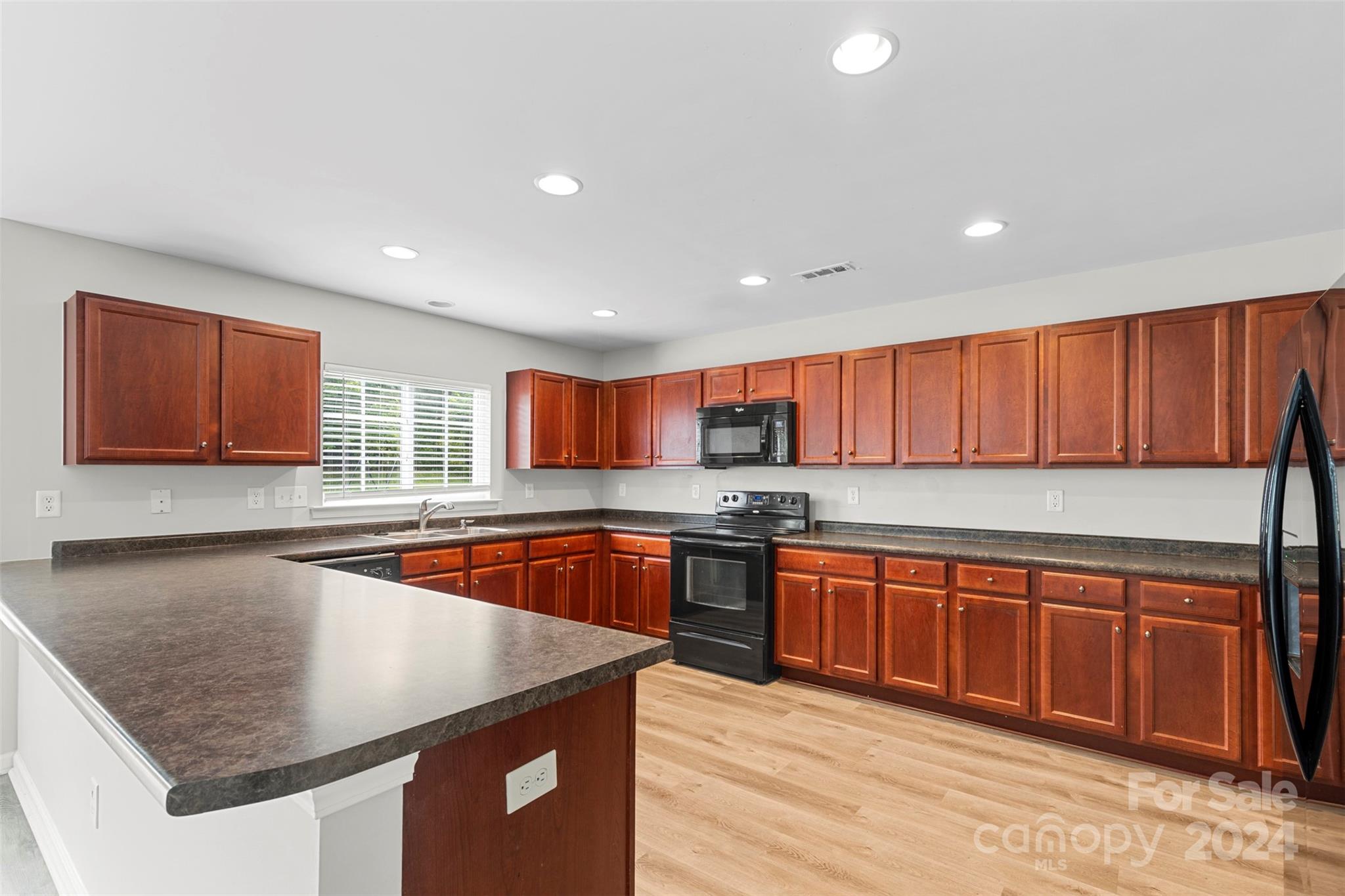 9204 Seamill Road Charlotte, NC 28278 - Photo 4 of 33 Gallery Image 4
